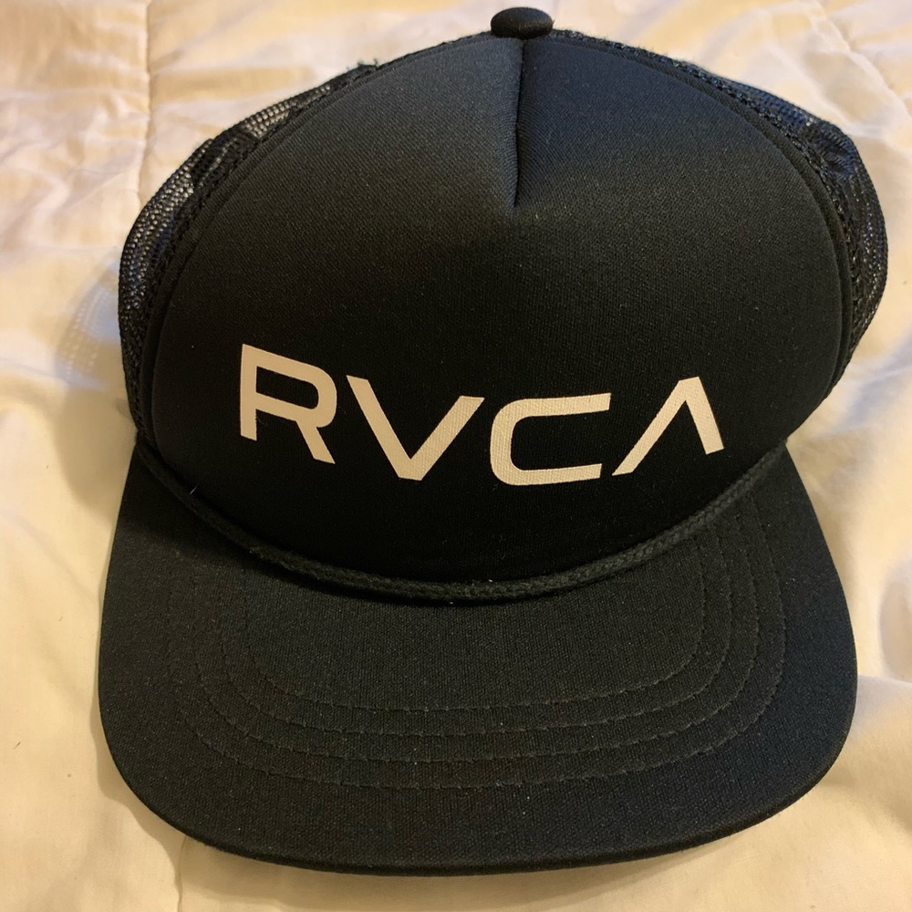 RVCA FOAMY TRUCKER HAT